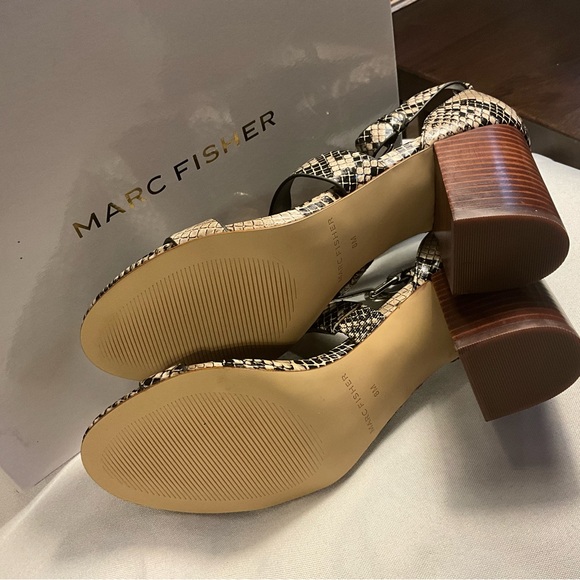 NWT Marc Fisher Walinda City Block Heel Sandal Size 8m - Picture 6 of 7